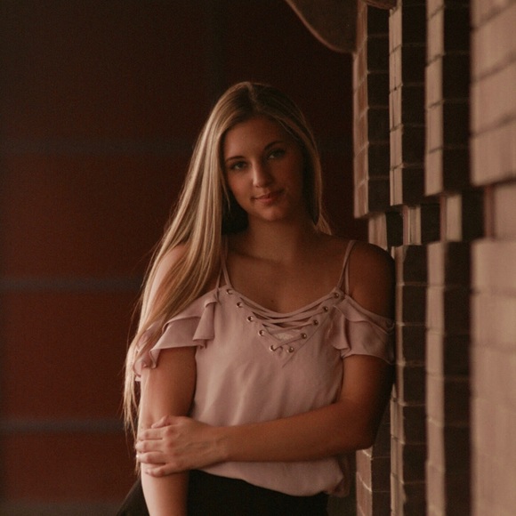 Meet your Posher, Alexandra - Picture 1 of 1